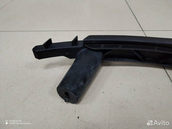 Направляющая переднего бампера левая Volkswagen Je