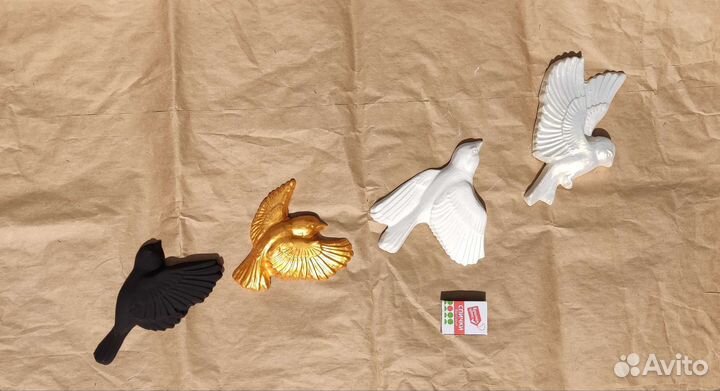 Птицы и лев барельеф