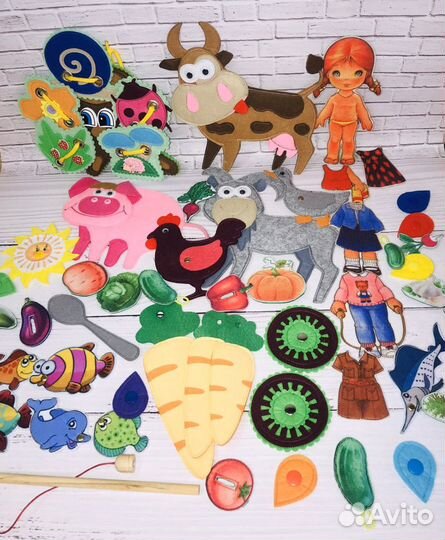 Развивающая книга из фетра ручной работы