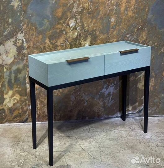 Консольный стол с ящиками