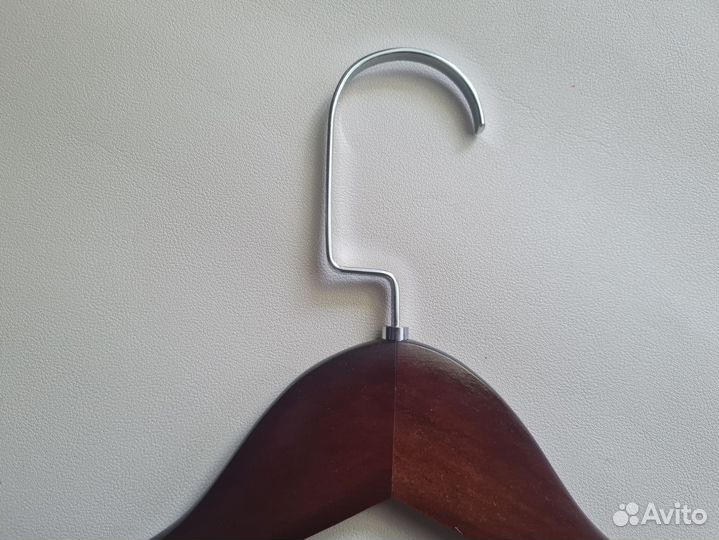 Вешалки для одежды деревянные