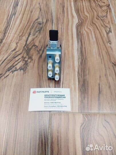 Блок клапанов Mercedes-Benz A2113200158