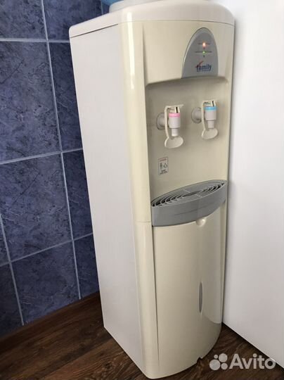 Кулер для воды напольный Family