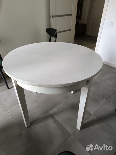 Кухонный круглый стол деревянный