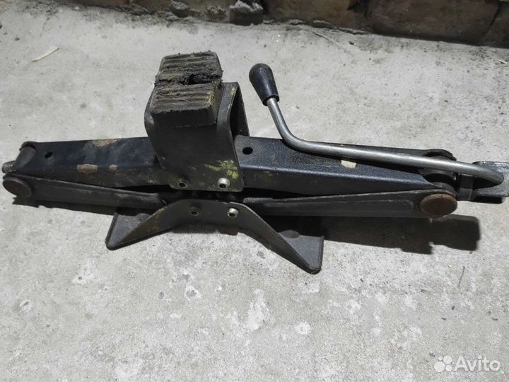 Домкрат штатный Мазда 323