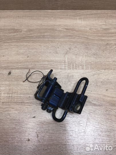 Петля двери задняя правая Фольксваген Тоуарег 2005