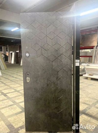 Дверь входная металлическая \