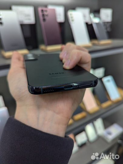 Samsung Galaxy S22, 8/256 ГБ