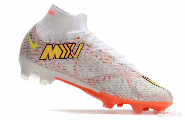 Футбольные бутсы Nike