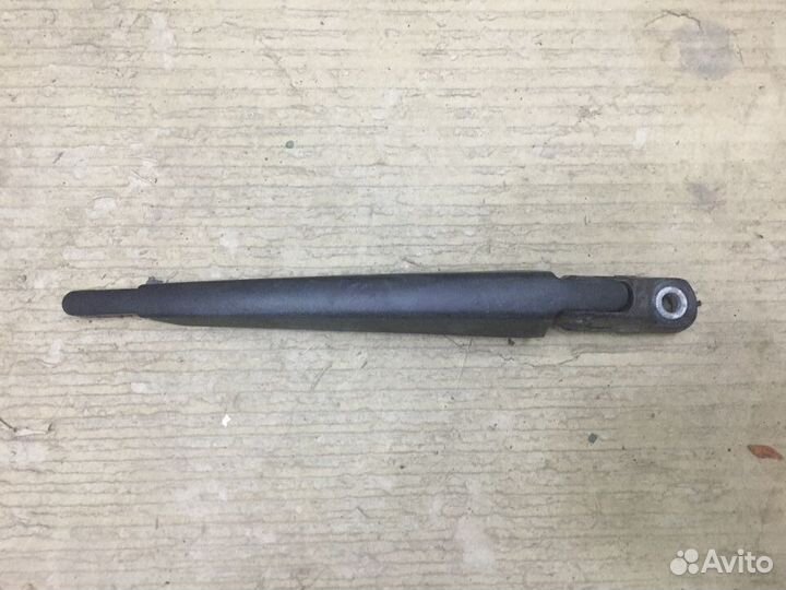 Поводок стеклоочистителя заднего Sandero 14-21