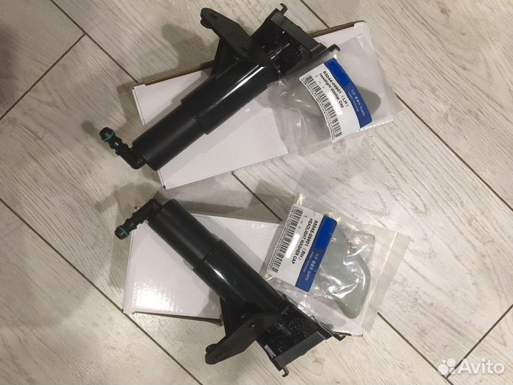 Форсунки омывателя фар Авенсис 06-09 2е Новые