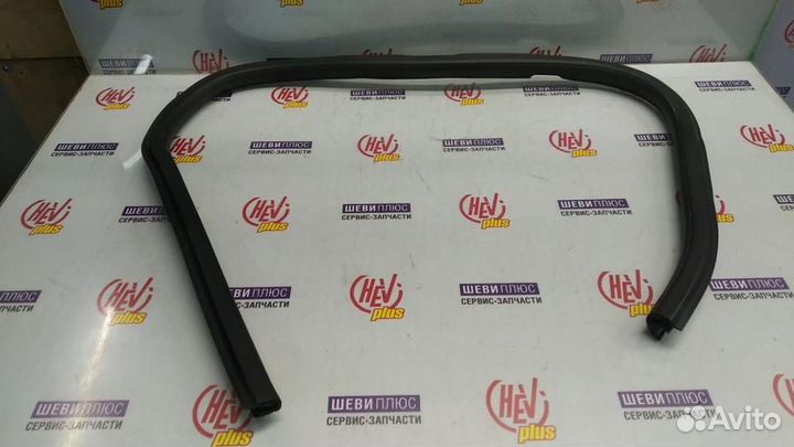 Уплотнитель стекла двери передней Hummer H3