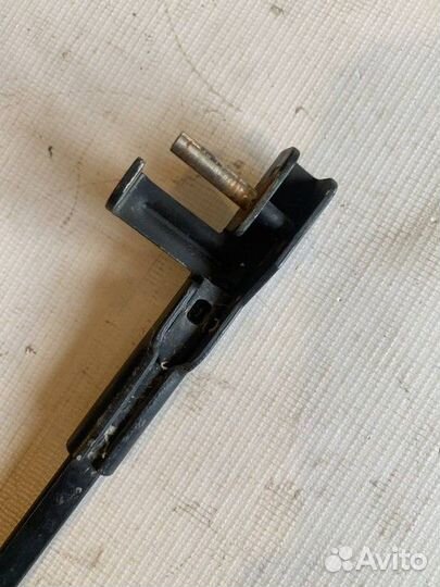 Поводок стеклоочистителя передний левый Ford Focus