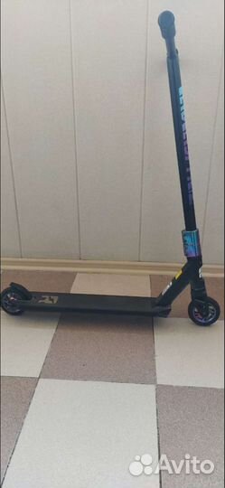 Трюковой самокат reaction