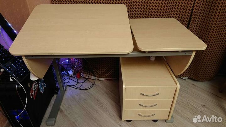 Растущая парта Астек Лидер с выкатной тумбой