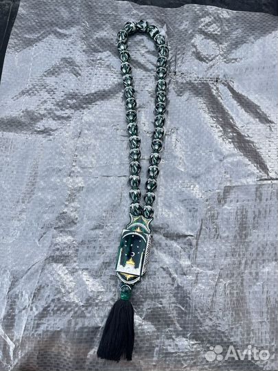 Мусульманские бусы в авто