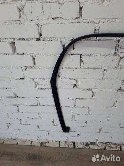 Уплотнитель двери правый Land Rover Range Rover