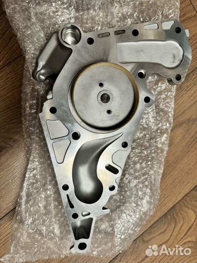 Помпа на двигатель 1uz