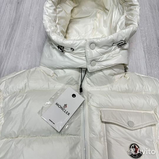 Пуховик Moncler белый