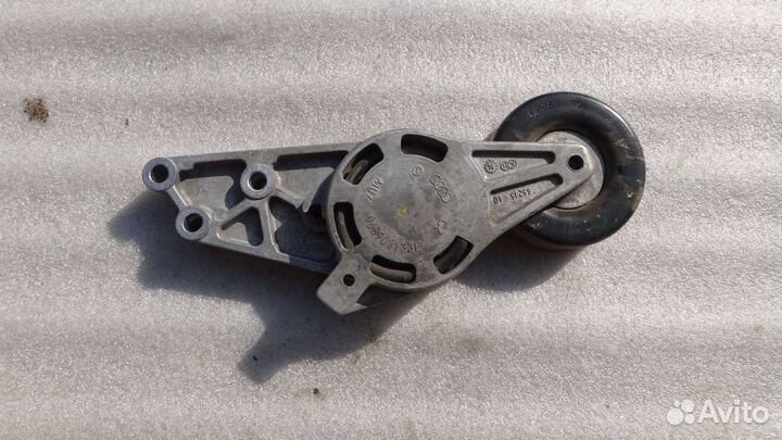 Натяжитель приводного ремня Audi 06B903133E