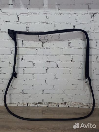 Уплотнитель двери передний правый Toyota Rav4 XA50