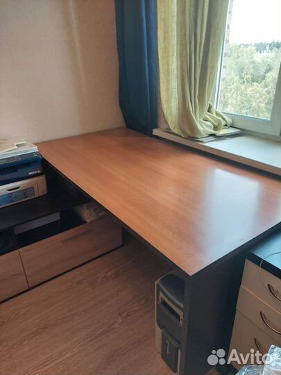 Стол письменный офисный