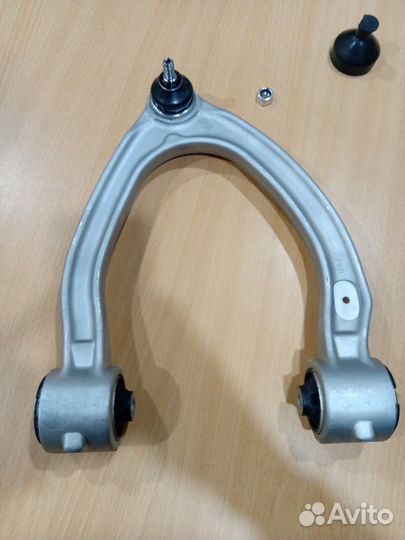 Рычаг передний верхний правый w220