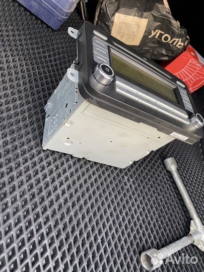 Штатная магнитола на volkswagen jetta 5