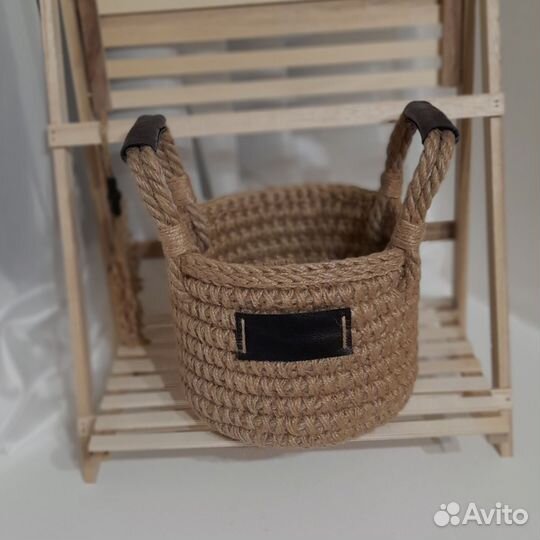 Интерьерная корзинка из джута