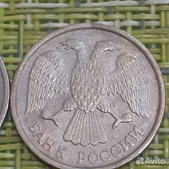 Одна магнитная 10 руб 93 года