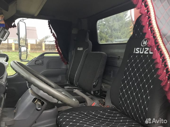 Бортовой грузовик Isuzu NQR75 с КМУ UNIC, 2010