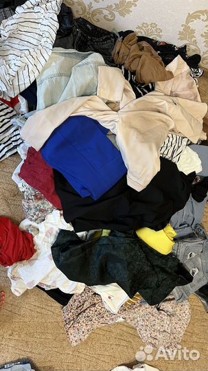 Отдам бесплатно женские вещи
