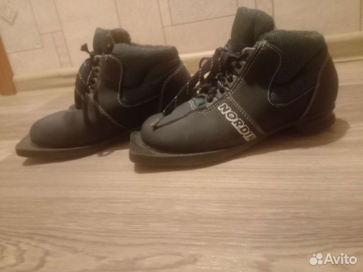 Лыжные ботинки 35р