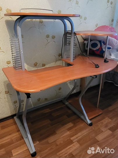 Компьютерный стол