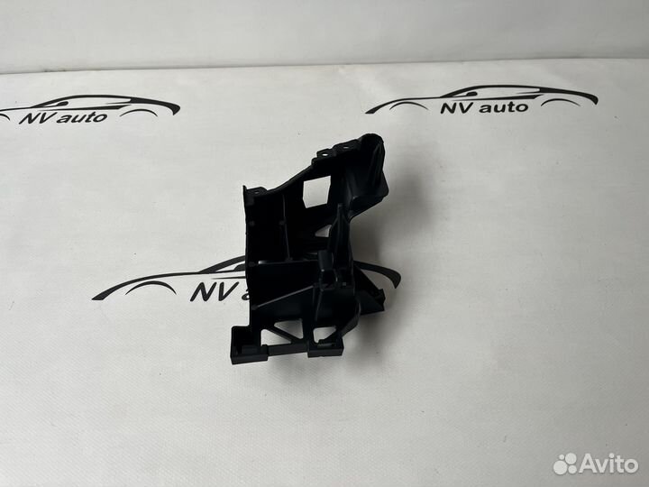 Mazda 3 bk кронштейн бампера центральный правый