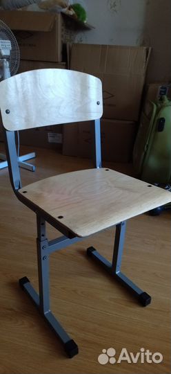 Стул для школьника регулируемый