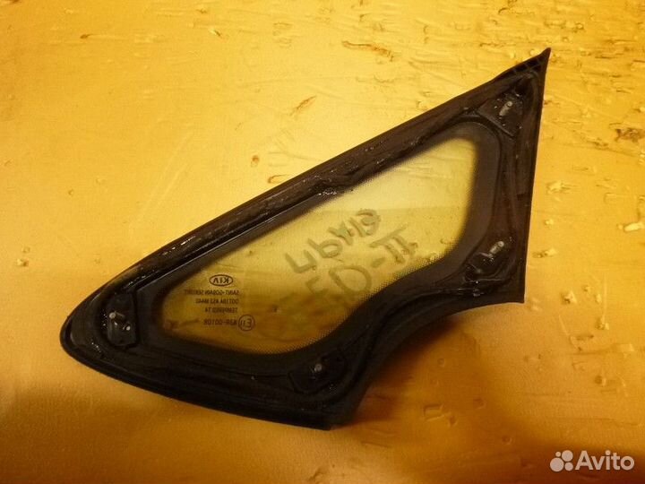 Стекло глухое переднее правое KIA ceed II 2012-201