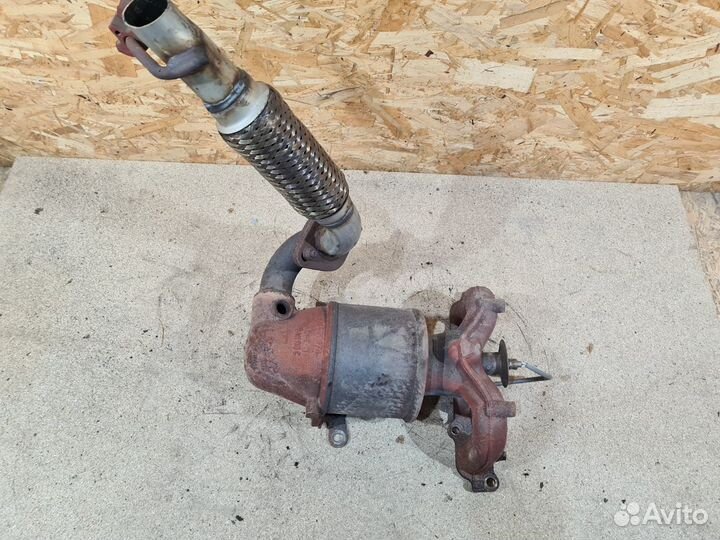 Выпускной коллектор с катализатором Ford Fusion