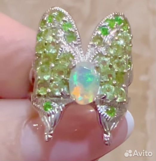 Серебряное кольцо бабочка опал хризолиты хромдиоп