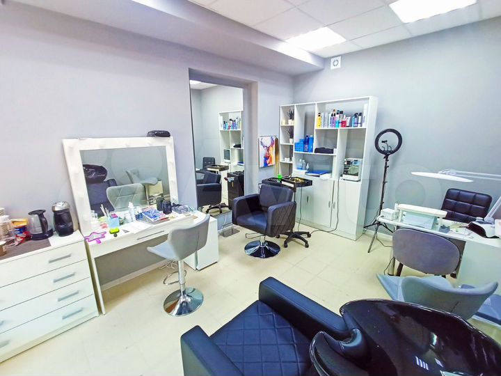 Первая линия. Торгово-Офисное или Салон в Центре