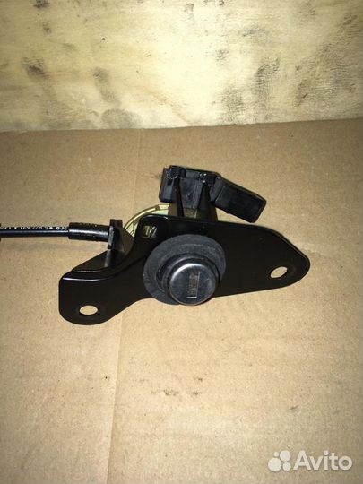 Личинка, тросик крышки багажника VW Jetta 5