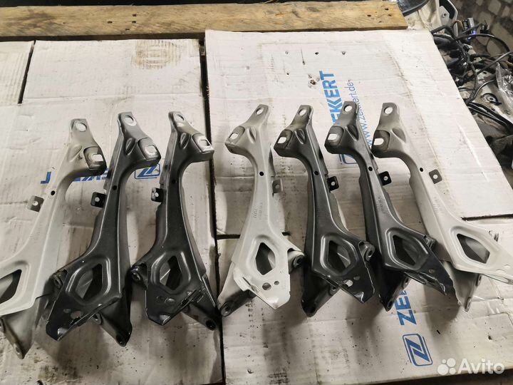 4G0821135A 4G0821136A Audi A6 C7 Крепление крыла