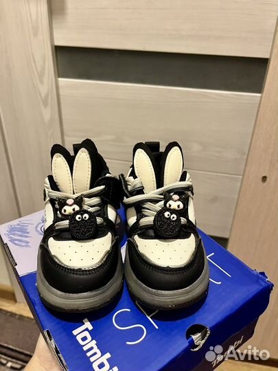 Кроссовки для девочки