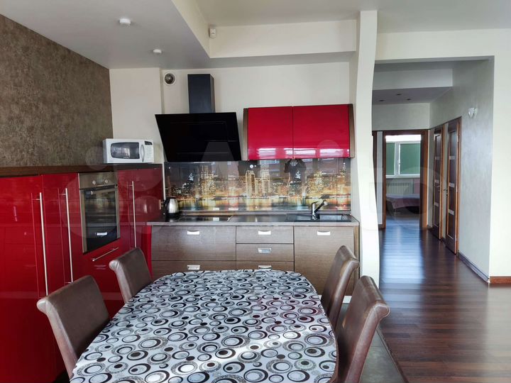 3-к. квартира, 94 м², 8/8 эт.