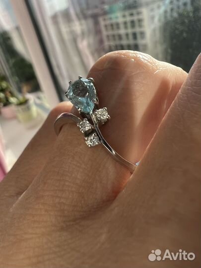Золотое кольцо с аквамарином и бриллиантами 750 пр