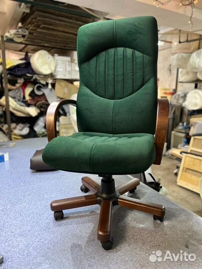 Кресло руководителя компьютерное в ткани