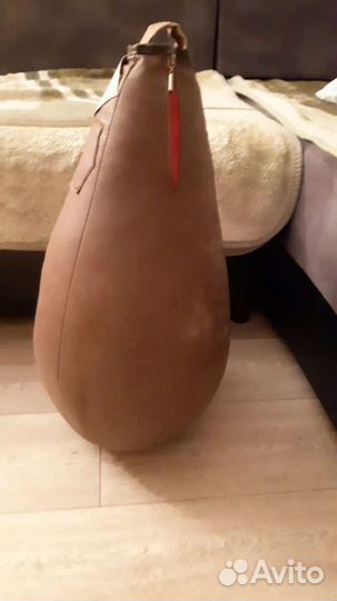 Боксерская груша и перчатки