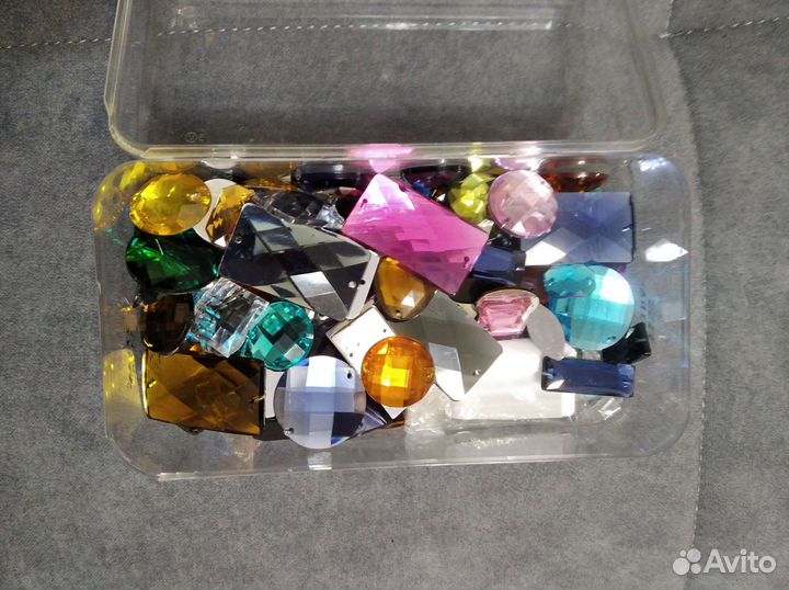 Акриловые стразы для одежды