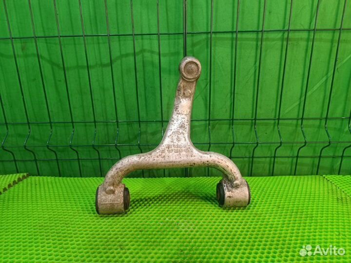 Рычаг подвески верхний передний правый