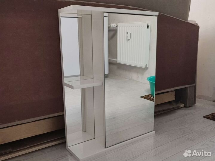 Шкафчик навесной в ванную